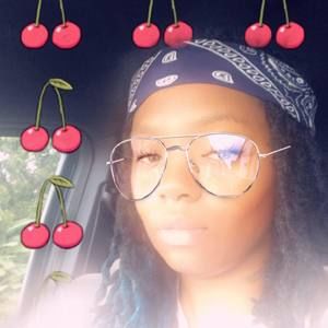 Meet your Posher, Latoya